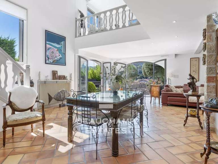 House Mandelieu-la-Napoule - 4 bedrooms - 326m²