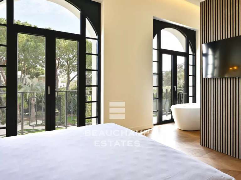 House Cap-d-antibes - 6 bedrooms - 300m²
