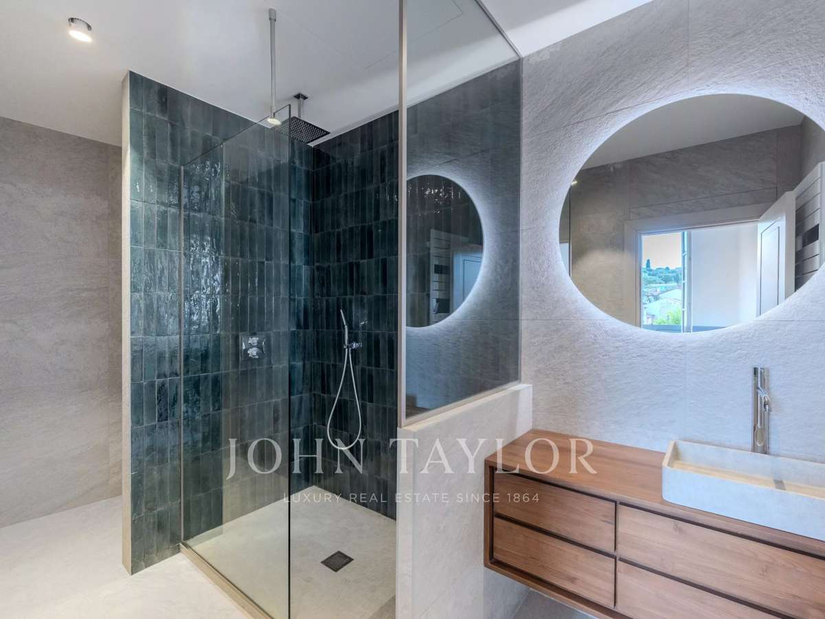 House Biot