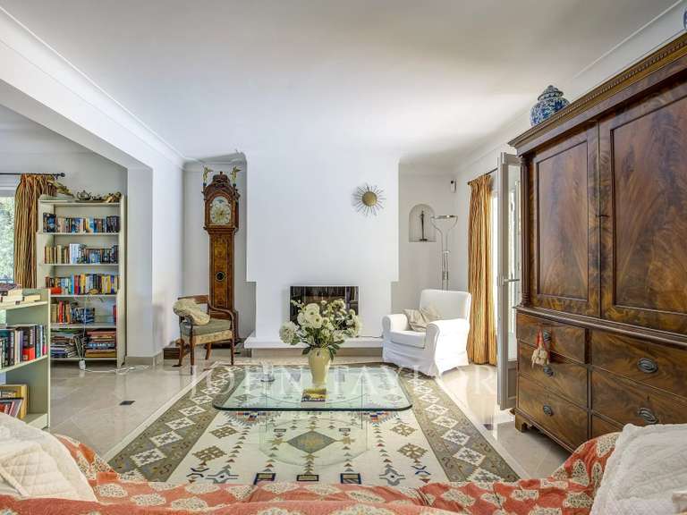 Maison Roquefort-les-Pins - 5 chambres - 218m²