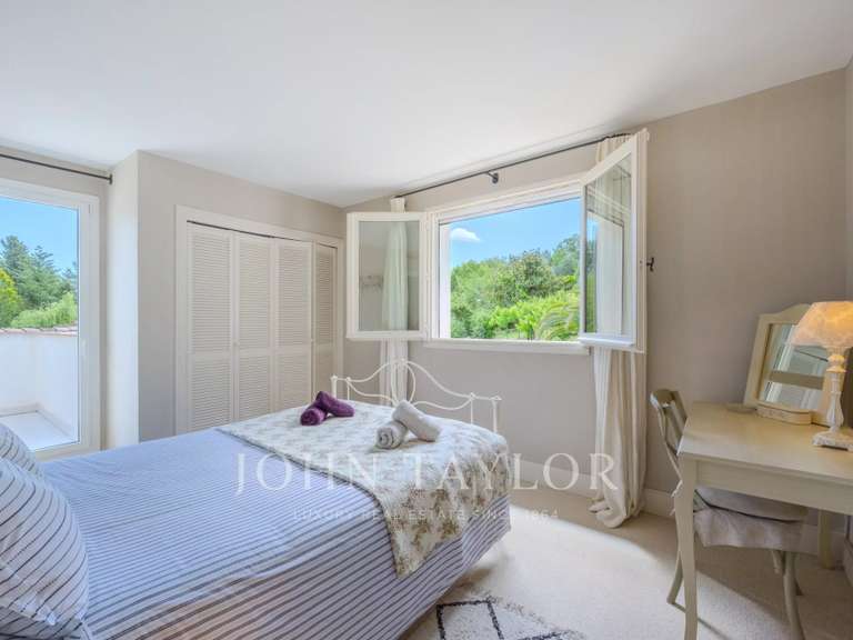 Maison Châteauneuf-Grasse - 5 chambres - 207m²