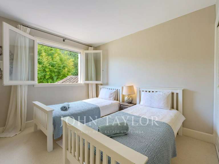 Maison Châteauneuf-Grasse - 5 chambres - 207m²