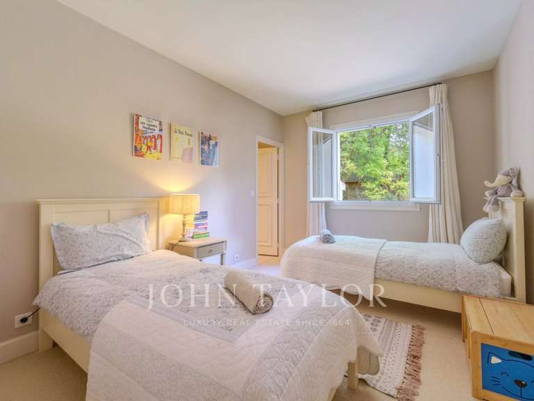 Maison Châteauneuf-Grasse - 5 chambres - 207m²