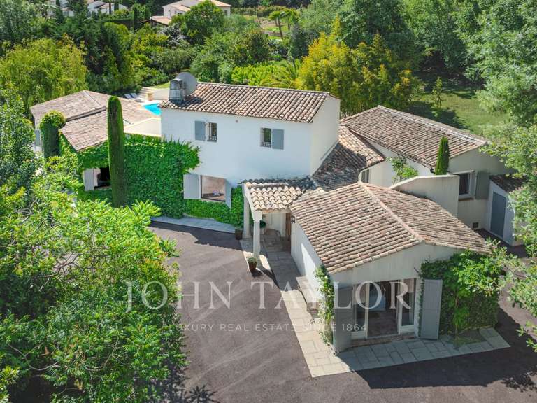 Maison Châteauneuf-Grasse - 5 chambres - 207m²