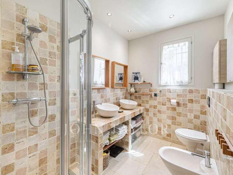 Maison Biot - 4 chambres - 205m²