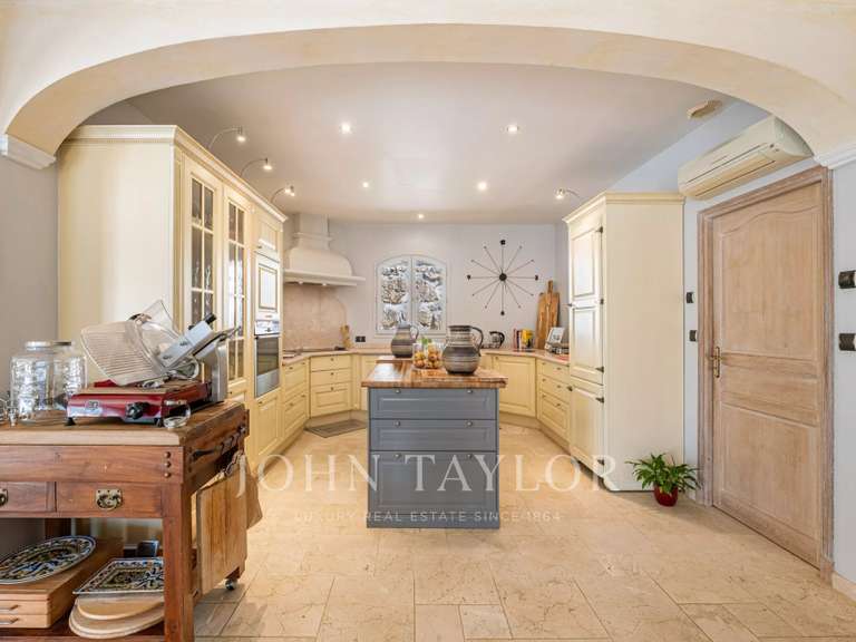 Maison Biot - 4 chambres - 205m²