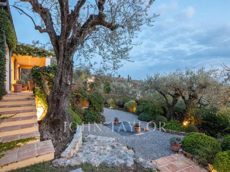 Maison Châteauneuf-Grasse - 4 chambres - 173m²