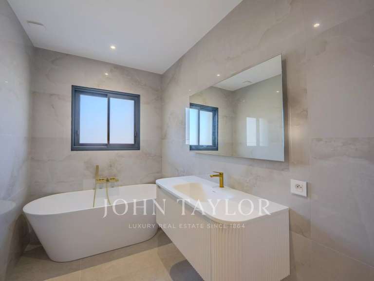 Maison Châteauneuf-Grasse - 5 chambres - 325m²