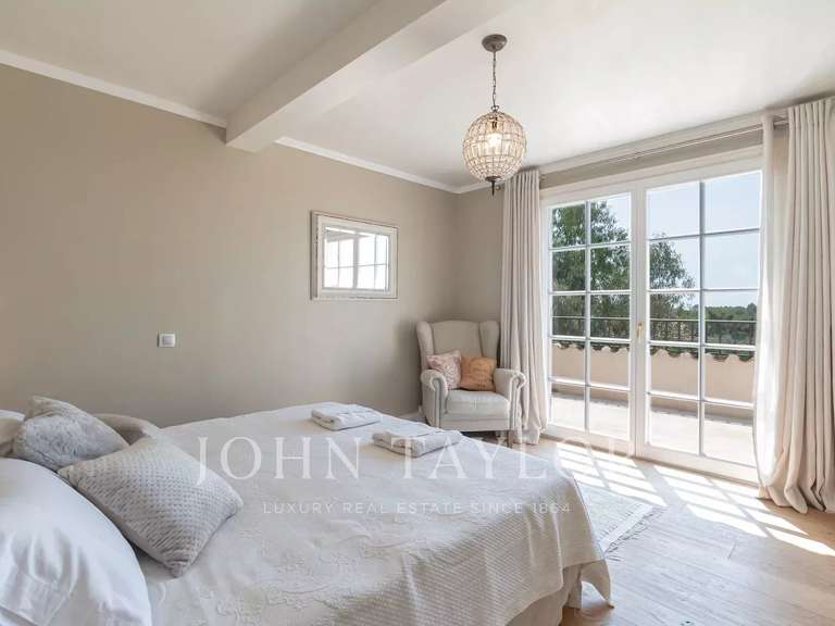 Maison Roquefort-les-Pins - 5 chambres - 220m²
