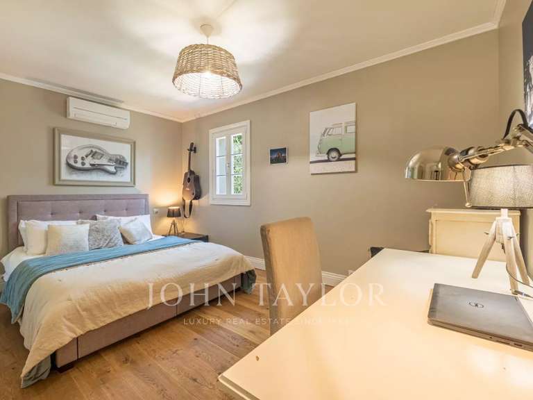 Maison Roquefort-les-Pins - 5 chambres - 220m²