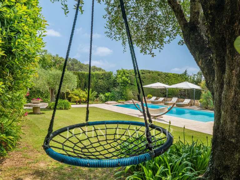 Maison Roquefort-les-Pins - 5 chambres - 220m²