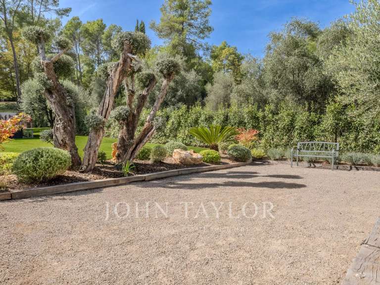 Maison Roquefort-les-Pins - 4 chambres - 173m²