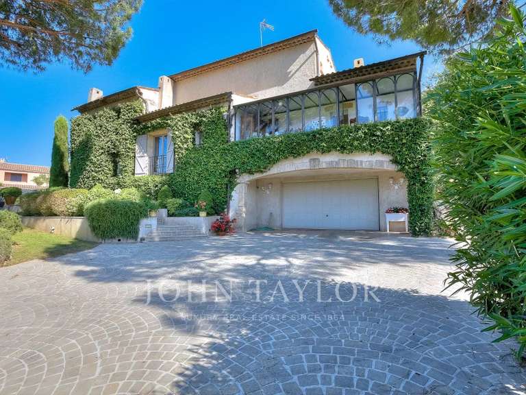 Maison Biot - 4 chambres - 240m²