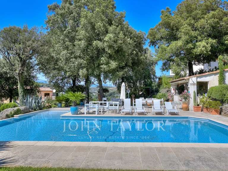 Maison Biot - 4 chambres - 240m²