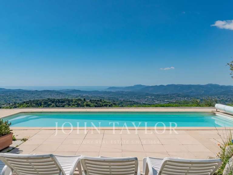 Maison Châteauneuf-Grasse - 5 chambres - 247m²