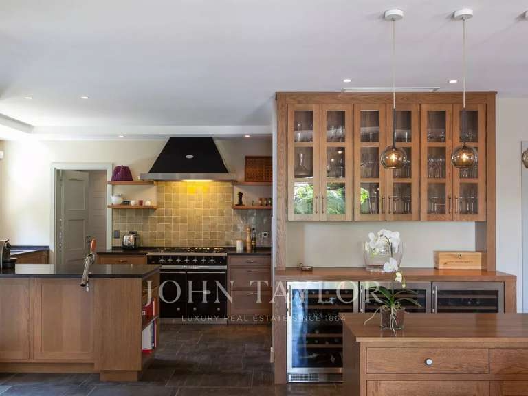 Maison Mouans-Sartoux - 4 chambres - 223m²