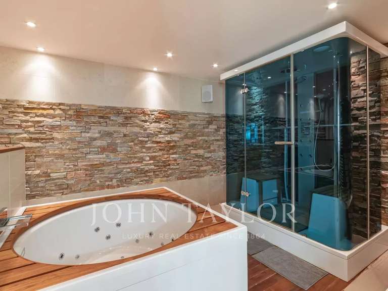 Maison Biot - 9 chambres - 556m²