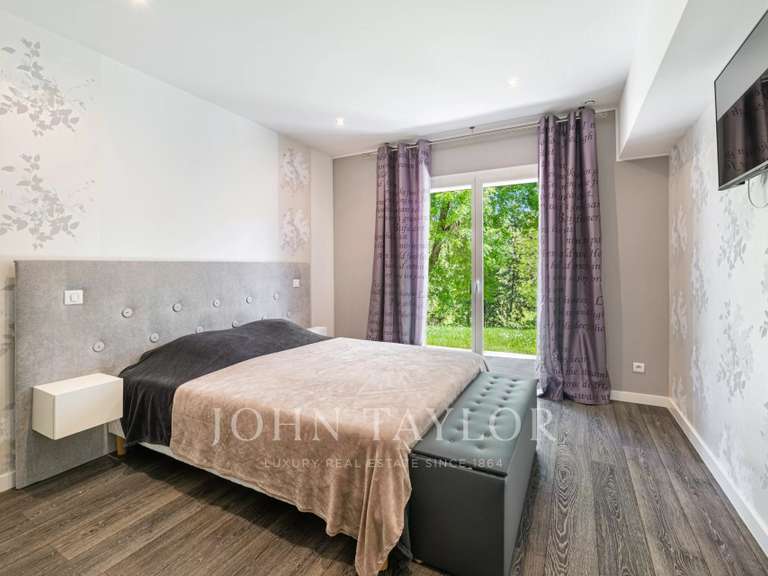 Maison Châteauneuf-Grasse - 4 chambres - 235m²