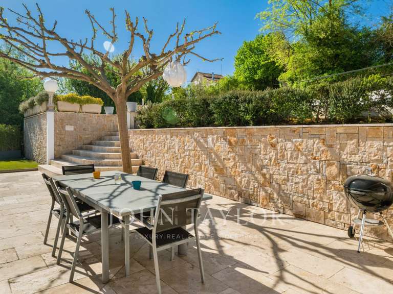 Maison Châteauneuf-Grasse - 4 chambres - 235m²