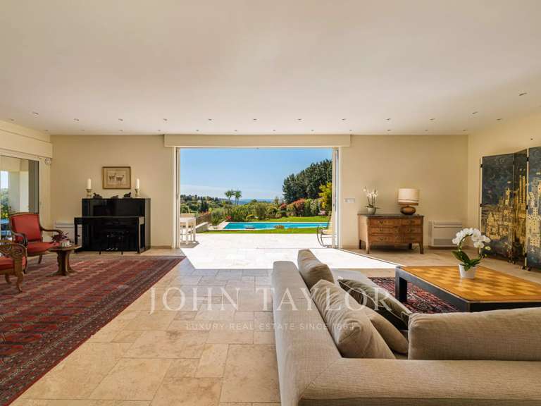 Maison Châteauneuf-Grasse - 7 chambres - 305m²
