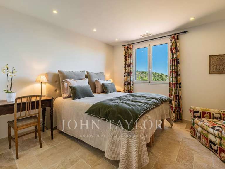 Maison Châteauneuf-Grasse - 7 chambres - 305m²