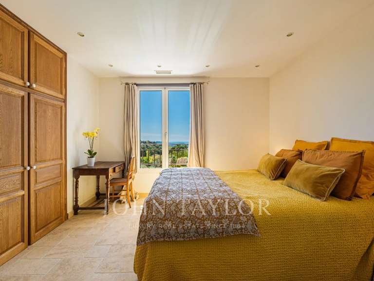 Maison Châteauneuf-Grasse - 7 chambres - 305m²