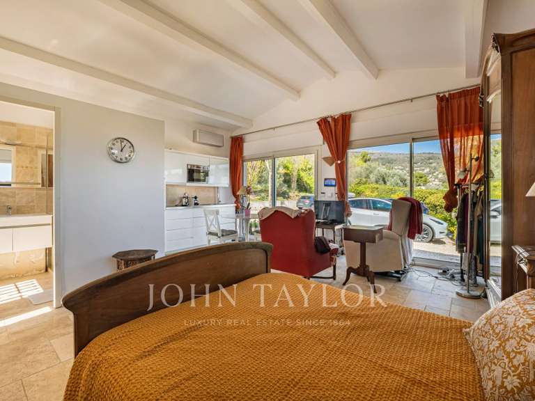 Maison Châteauneuf-Grasse - 7 chambres - 305m²