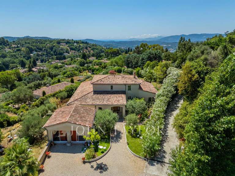 Maison Châteauneuf-Grasse - 7 chambres - 305m²