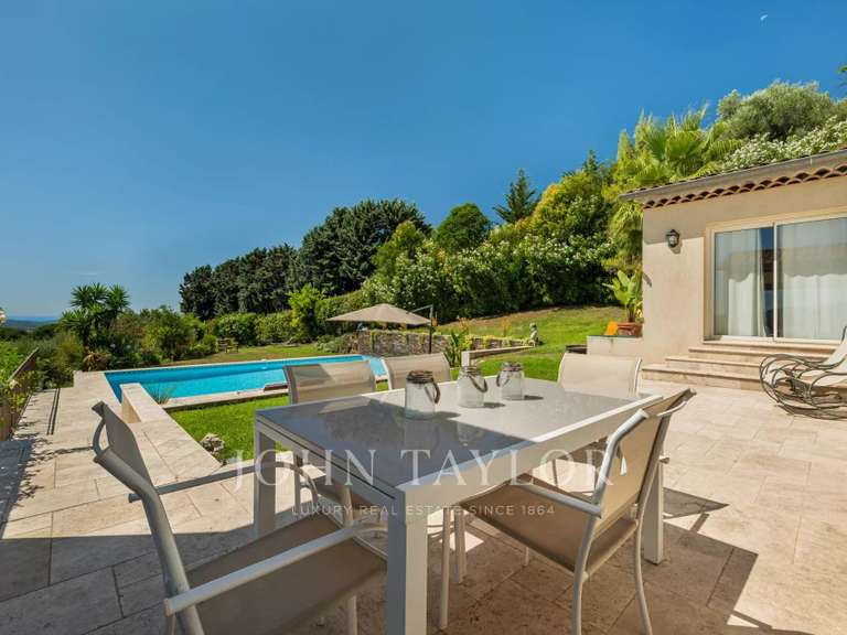 Maison Châteauneuf-Grasse - 7 chambres - 305m²