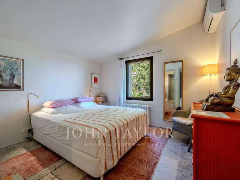 Maison Châteauneuf-Grasse - 4 chambres - 239m²