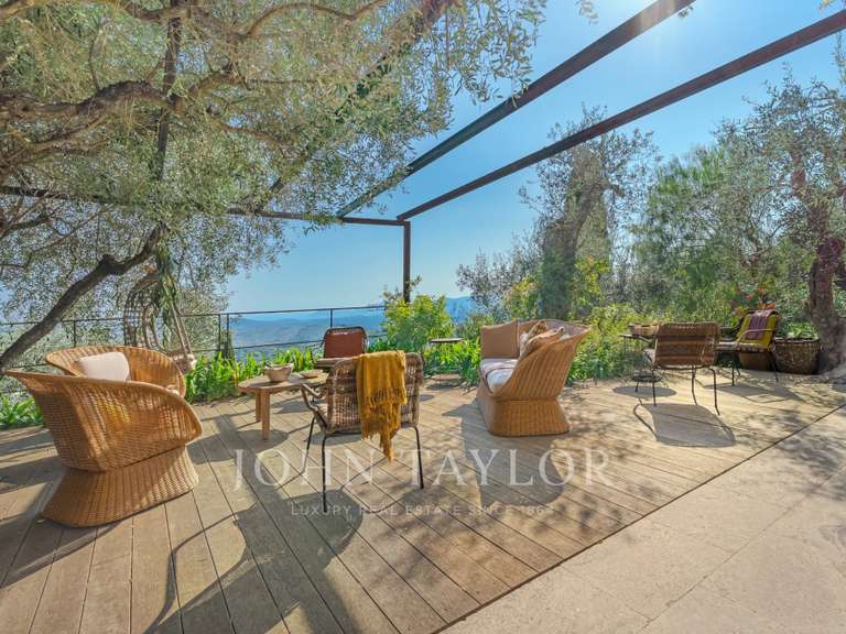 Maison Châteauneuf-Grasse - 4 chambres - 239m²