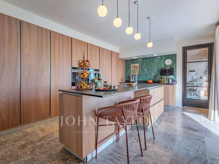 Maison Châteauneuf-Grasse - 4 chambres - 239m²