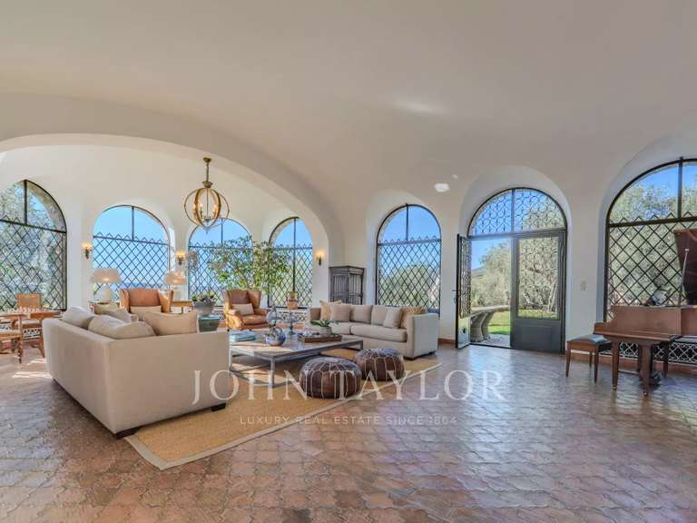 Maison Châteauneuf-Grasse - 6 chambres - 386m²