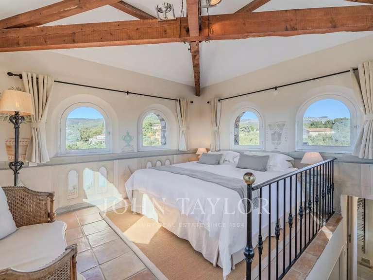 Maison Châteauneuf-Grasse - 6 chambres - 386m²