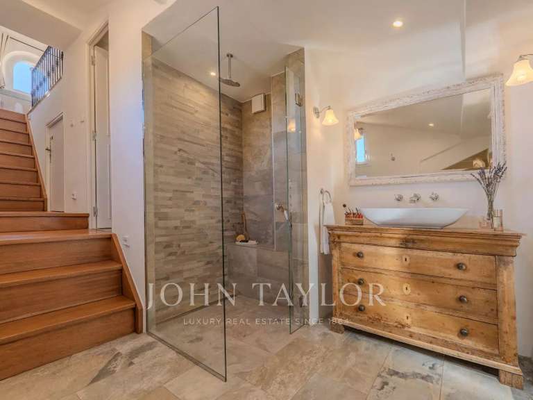 Maison Châteauneuf-Grasse - 6 chambres - 386m²