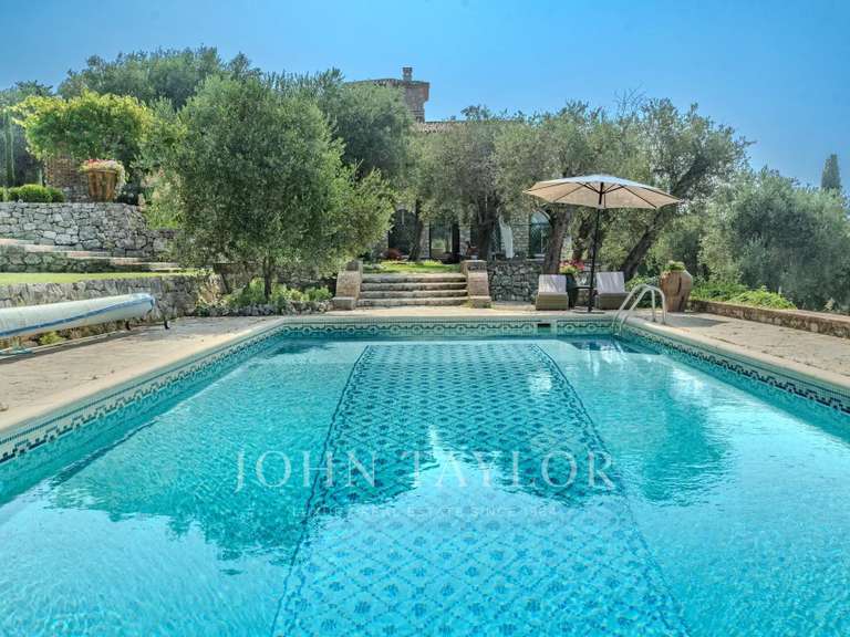 Maison Châteauneuf-Grasse - 6 chambres - 386m²