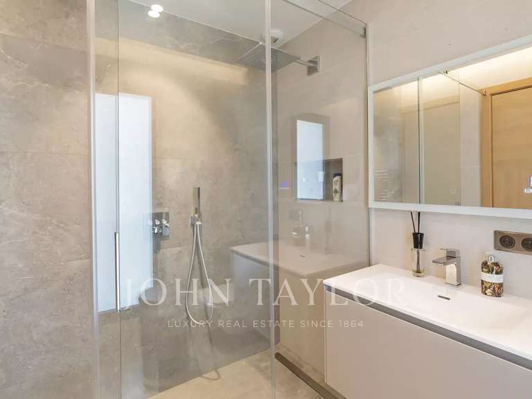 Maison Roquefort-les-Pins - 6 chambres - 488m²