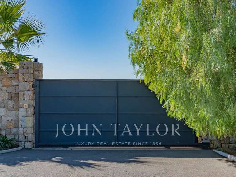 Maison Roquefort-les-Pins - 6 chambres - 488m²