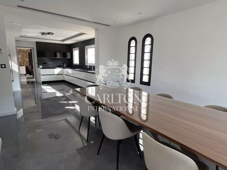 Maison Biot - 6 chambres - 331m²