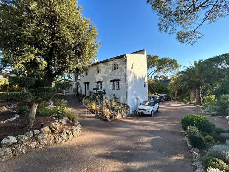 Maison Biot - 6 chambres - 331m²
