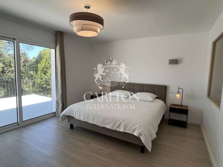 Maison Biot - 6 chambres - 331m²