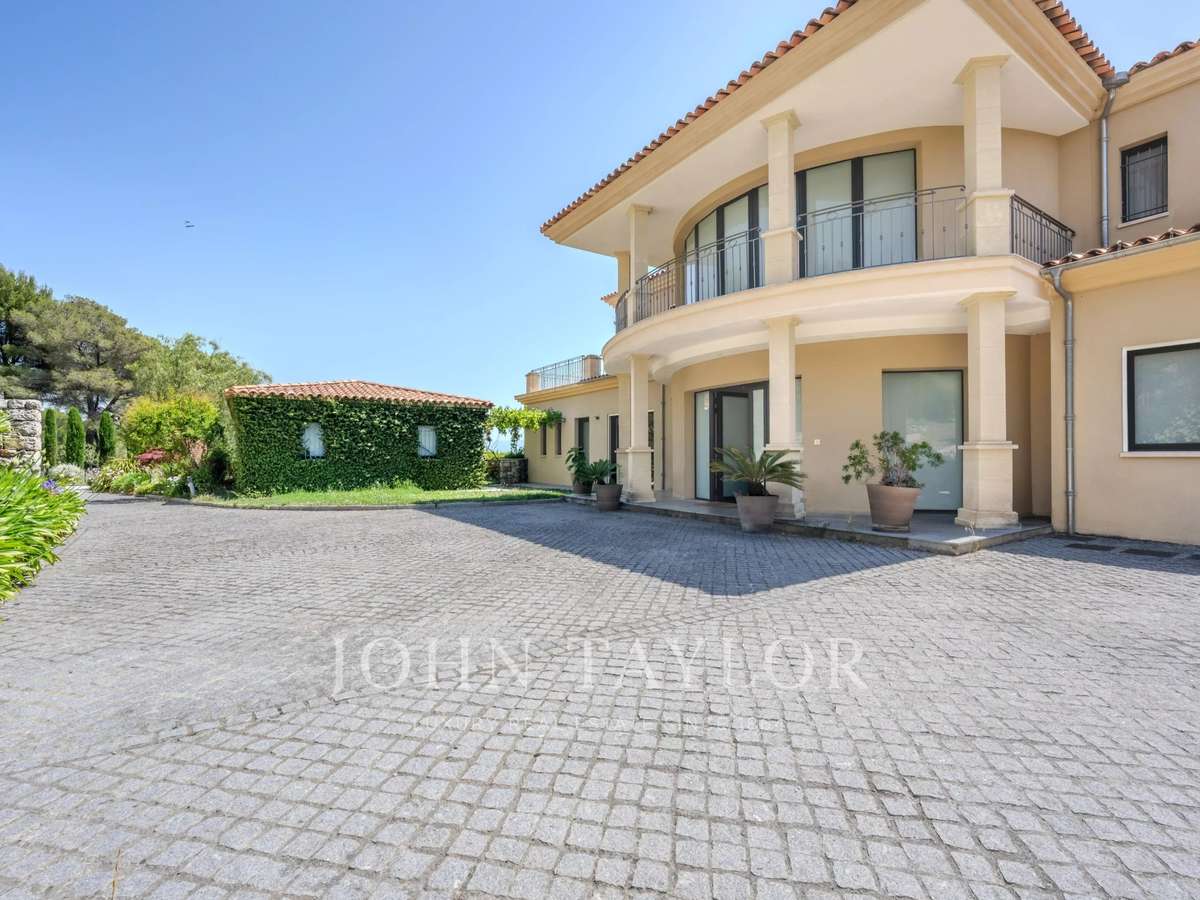House Roquefort-les-Pins