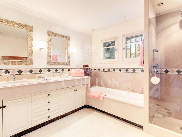 Maison Valbonne - 6 chambres - 339m²