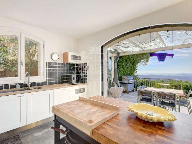 Maison Châteauneuf-Grasse - 5 chambres - 200m²
