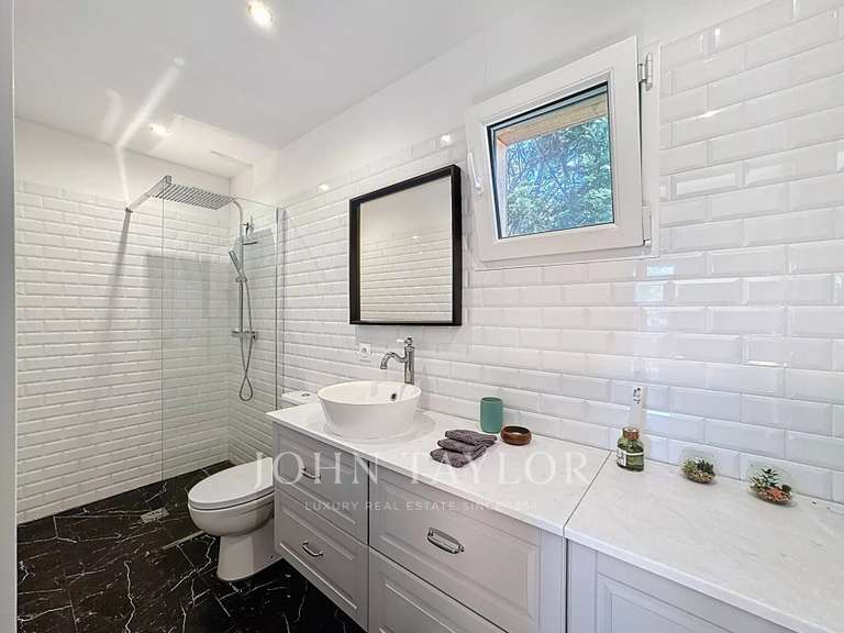 Maison Roquefort-les-Pins - 6 chambres - 224m²