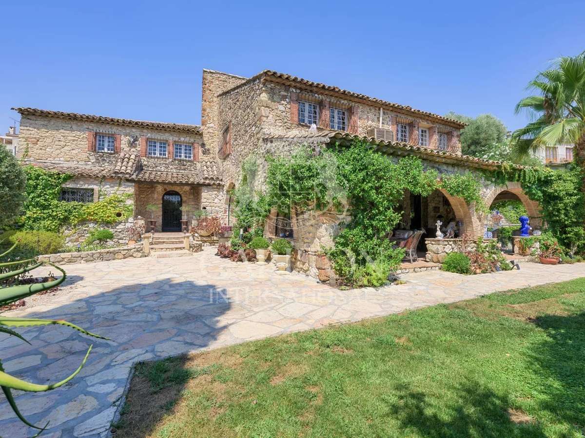 Maison Biot