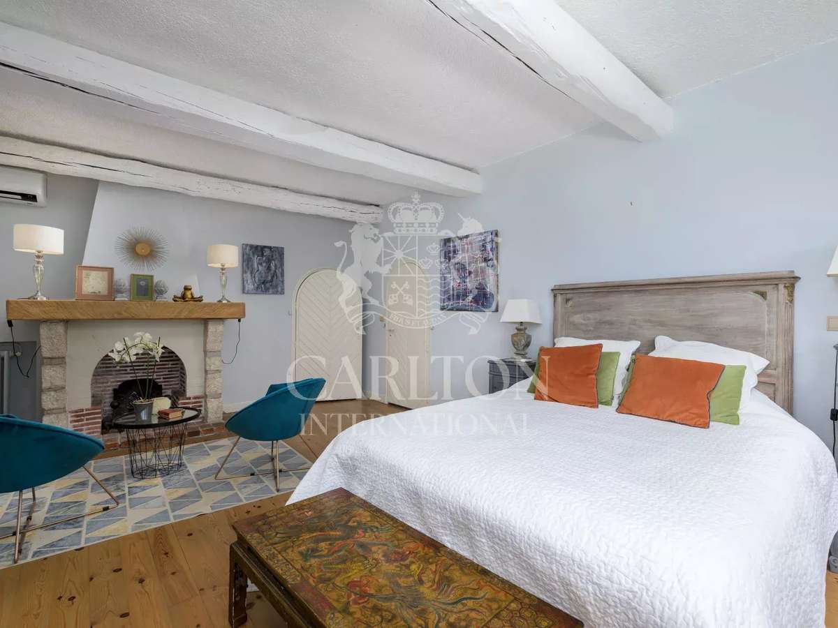 House Biot