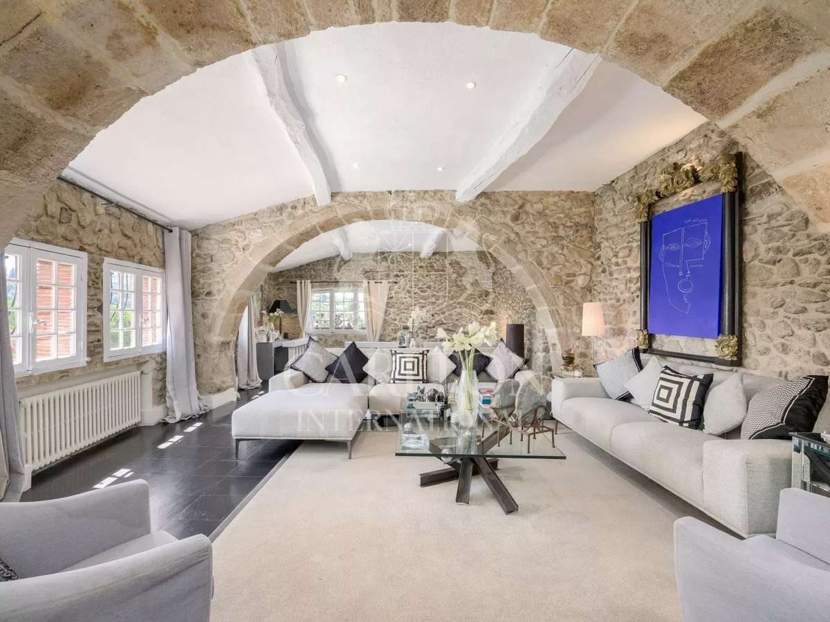 House Biot
