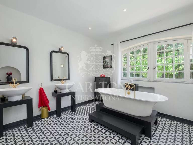 Maison Biot - 5 chambres - 386m²