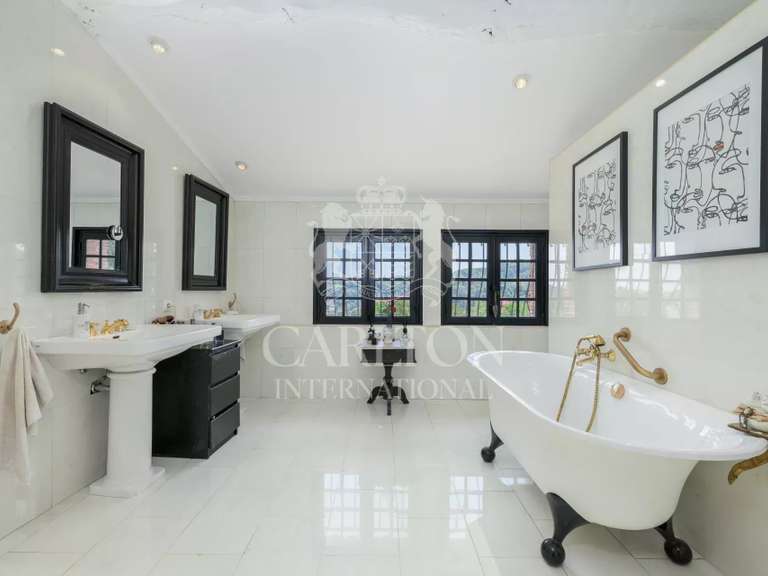 Maison Biot - 5 chambres - 386m²